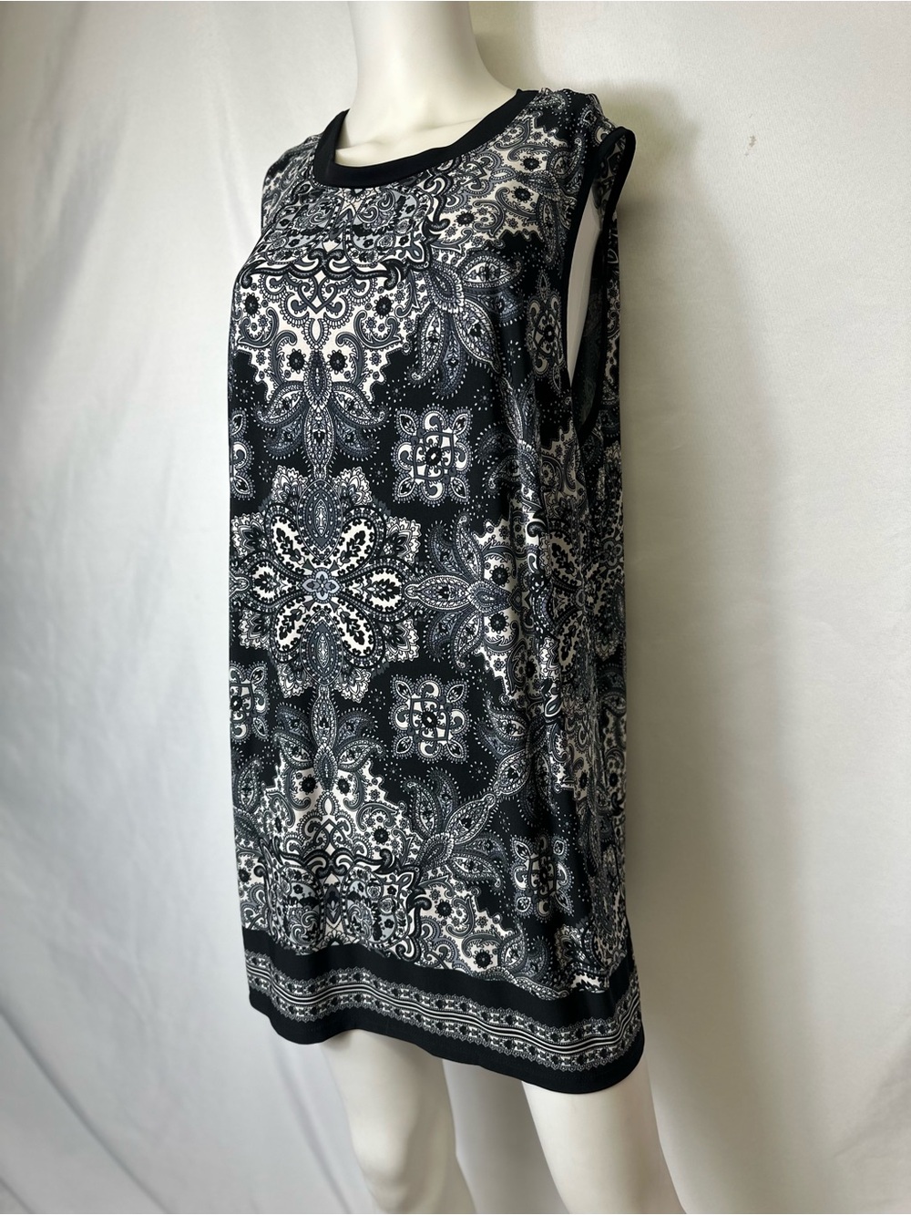 Alyx Black & White Paisley Sleeveless Shift Top - Picture 2 of 4